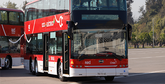 Santiago es la ciudad fuera de China con más buses eléctricos del mundo: este es su impacto en la capital