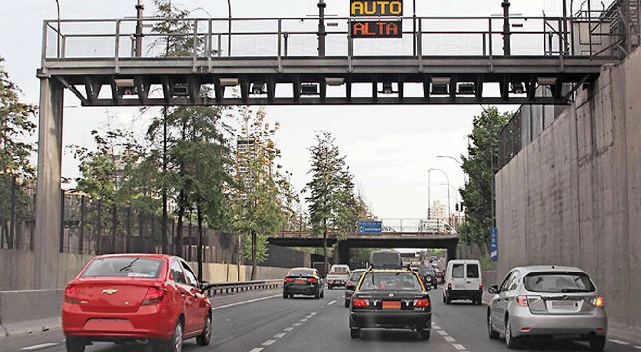 Inteligencia artificial para salvar vidas: El sistema que busca predecir accidentes en tiempo real en las autopistas de Chile