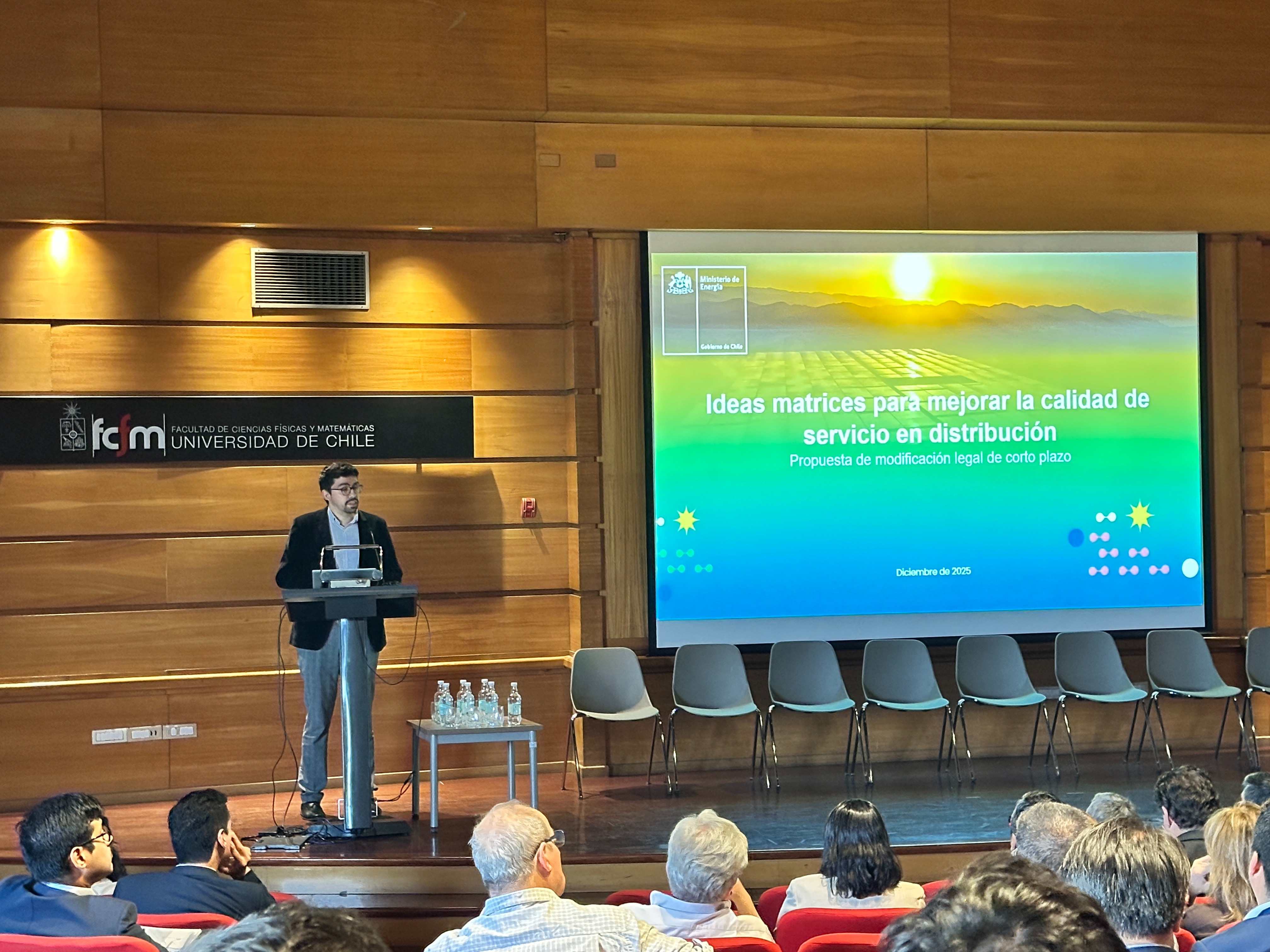 Ministerio de Energía participa en seminario que abordó propuestas regulatorias para el sector distribución en Chile
