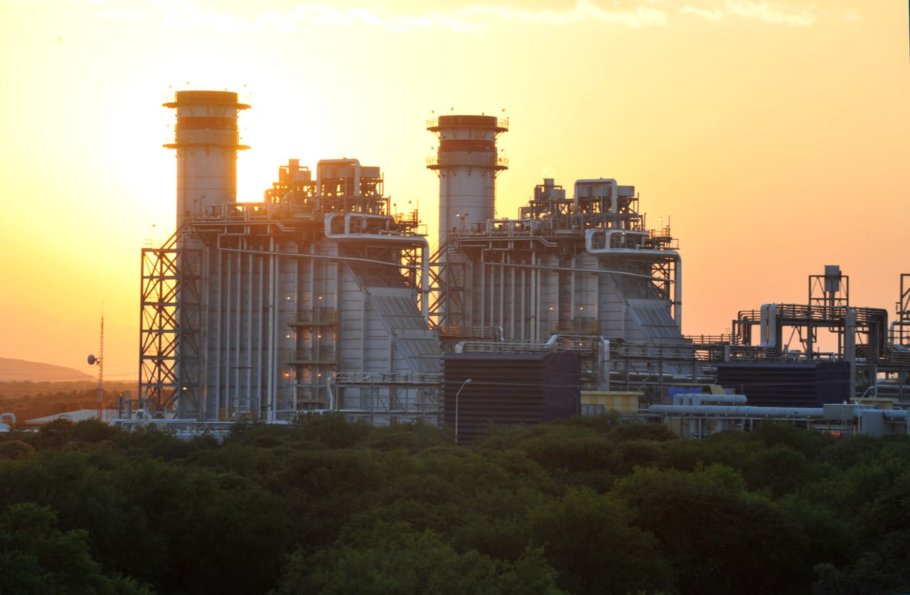 Estudio advierte que retiro de centrales a gas natural y todo el parque fósil a 2035 exigiría subir las inversiones en unos US$ 26 mil millones