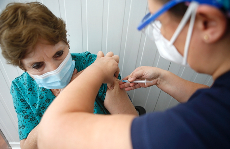 Investigación ISCI – U. de Chile evidencia comportamiento de anticuerpos contra el SARS-CoV-2 tras vacunación