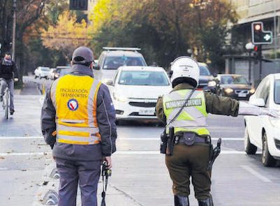 Estudio señala que la cuarentena solo detuvo 30% de la movilidad en varias comunas de la RM