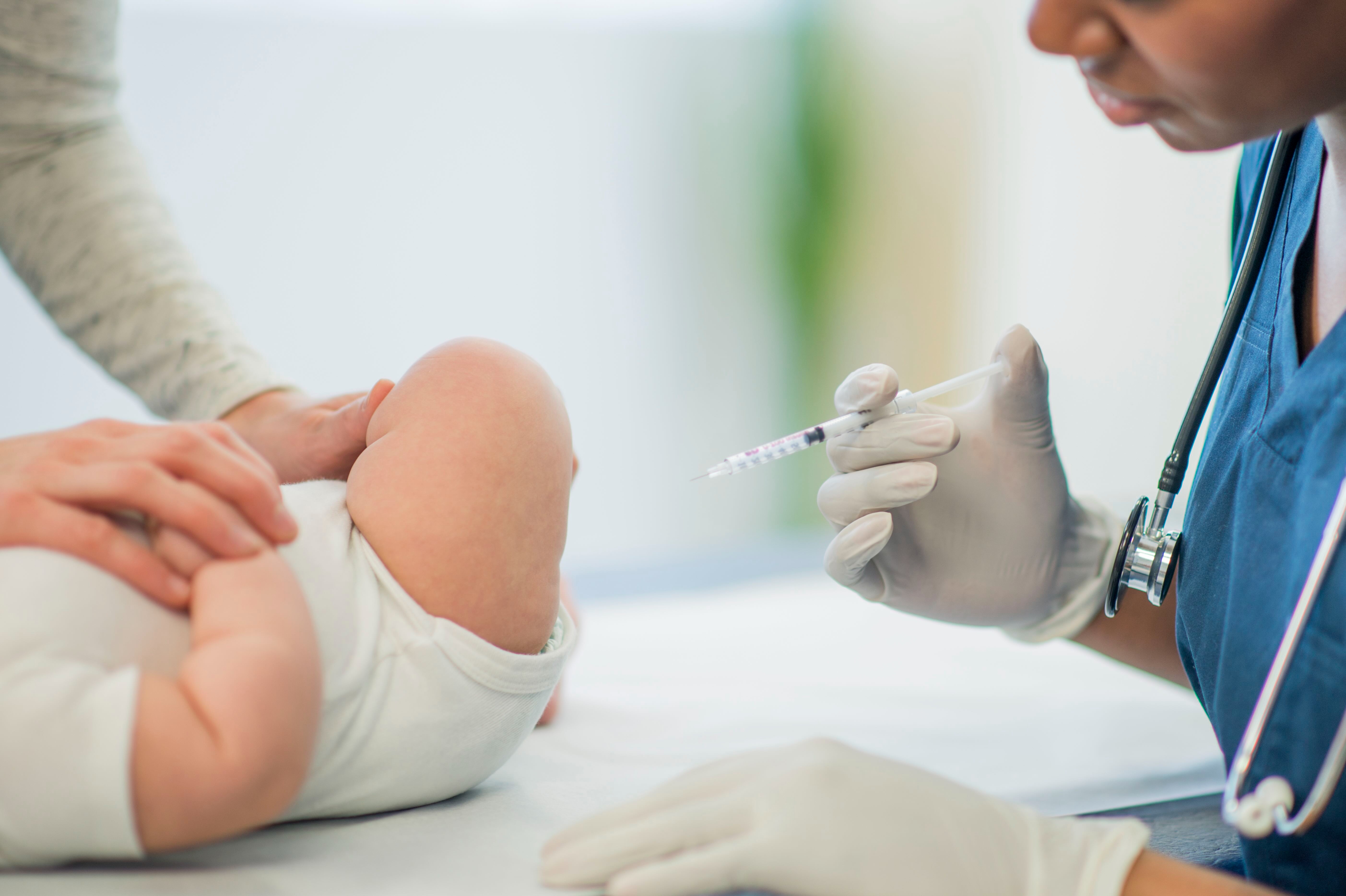 Tras éxito con el sincicial: U. de Chile ya investiga estrategias contra influenza y rotavirus